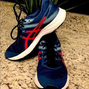 ASICS women’s 10 running shoes